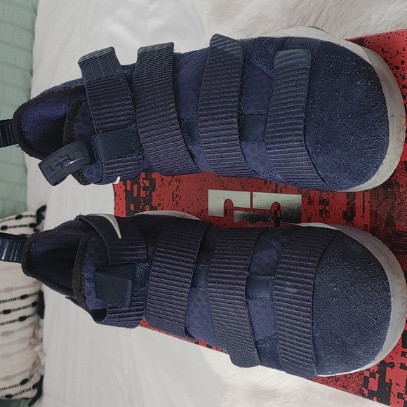 Nike LeBron Soldier XI Sneakers - Dark Blue - Picture 2 of 5